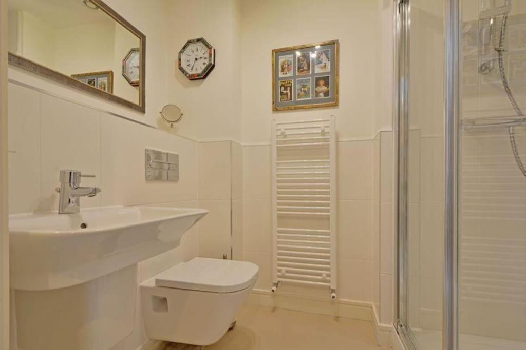 Stunning Apartment, Balconies, Private Beach, Coast Path チャールズタウン エクステリア 写真